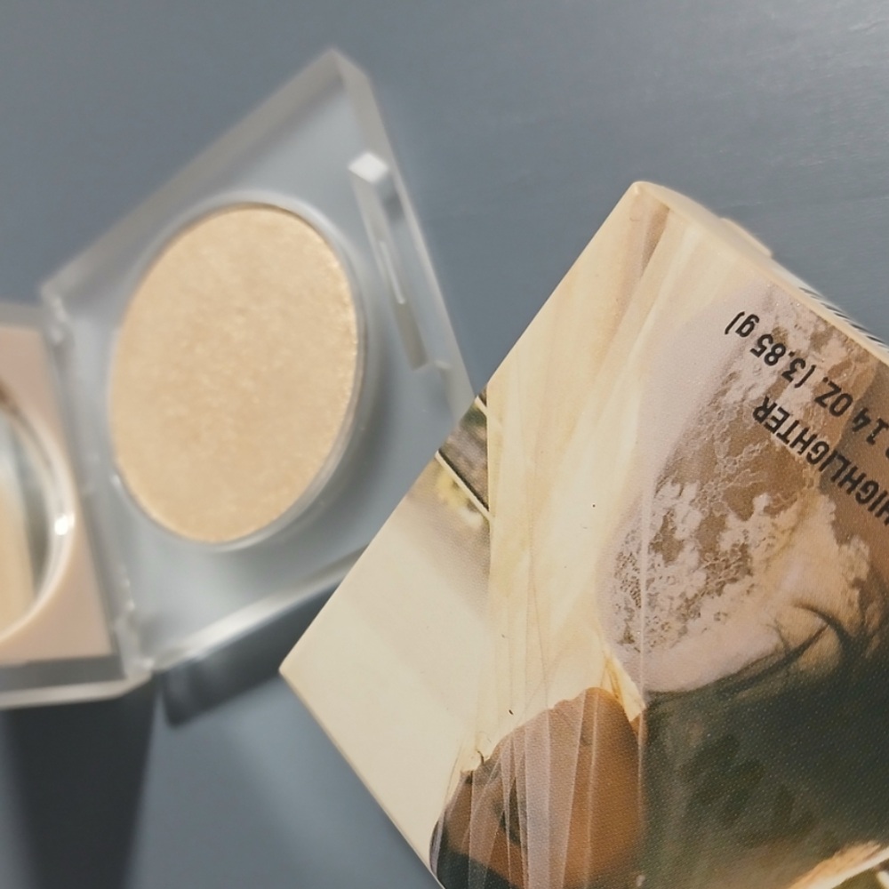 RARE MRS. West collection Discontinued…‘Forever’ Highlighter NEW IN BOX